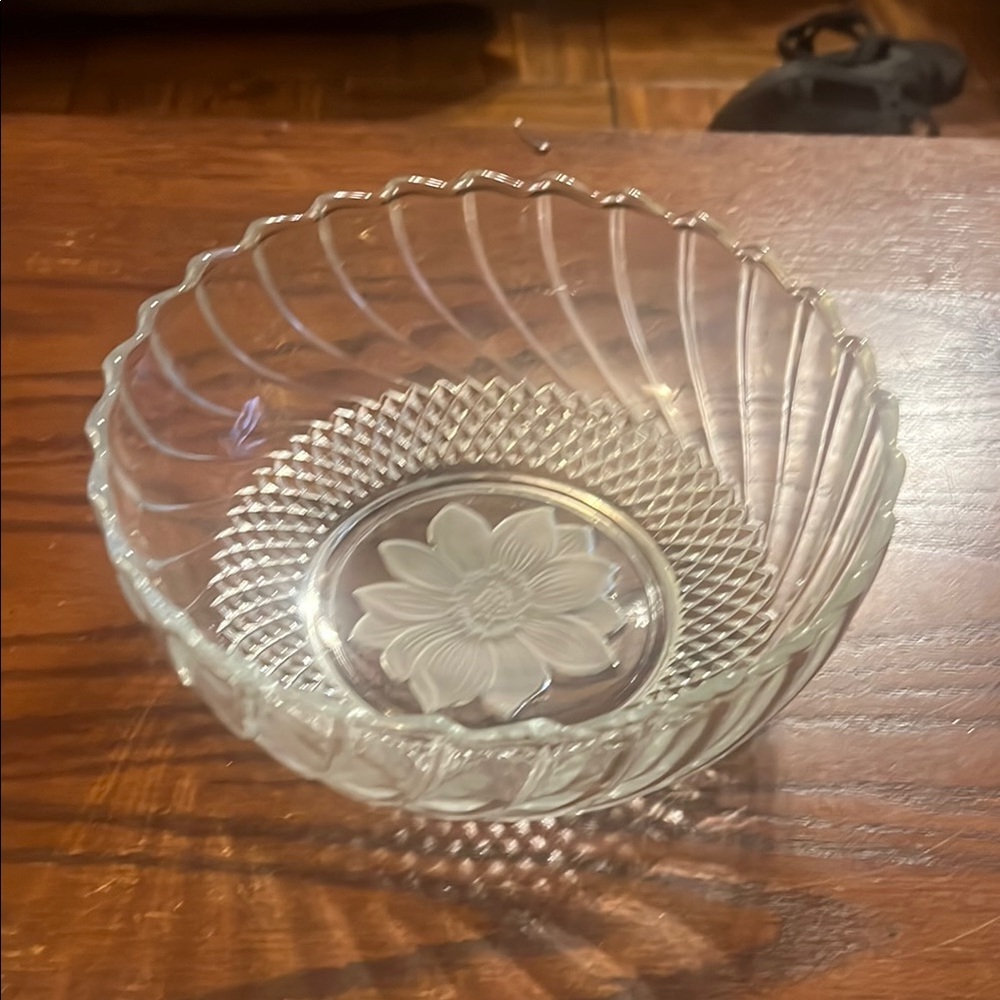 Vintage Elegant Clear Glass Bowl with Floral Design